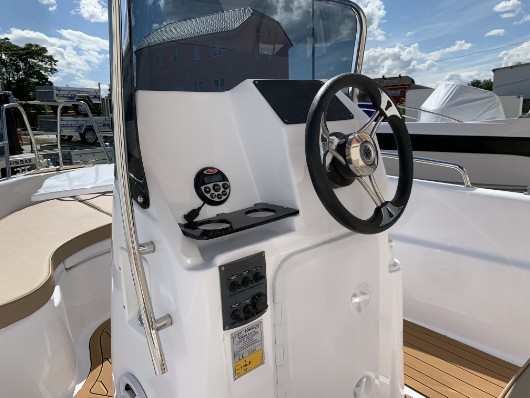 Poseidon Boot 170 Steuerstand Poseidon Boot 170 Steuerstand